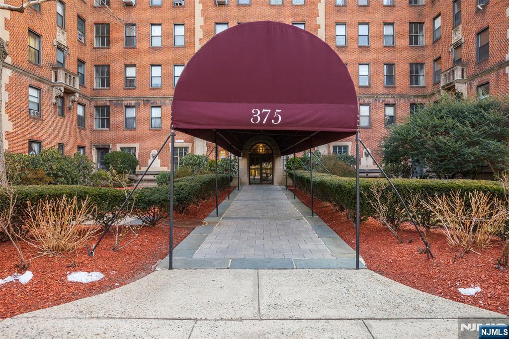 Homes for sale in Newark, NJ | 363 377 Mount Prospect #2AW, Newark, NJ 07104 | MLS# 25041678