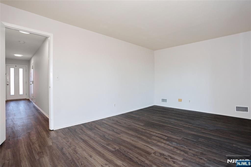 Homes for sale in Hawthorne, NJ | 6 Alana Dr #6, Hawthorne, NJ 07506 | MLS# 25041709