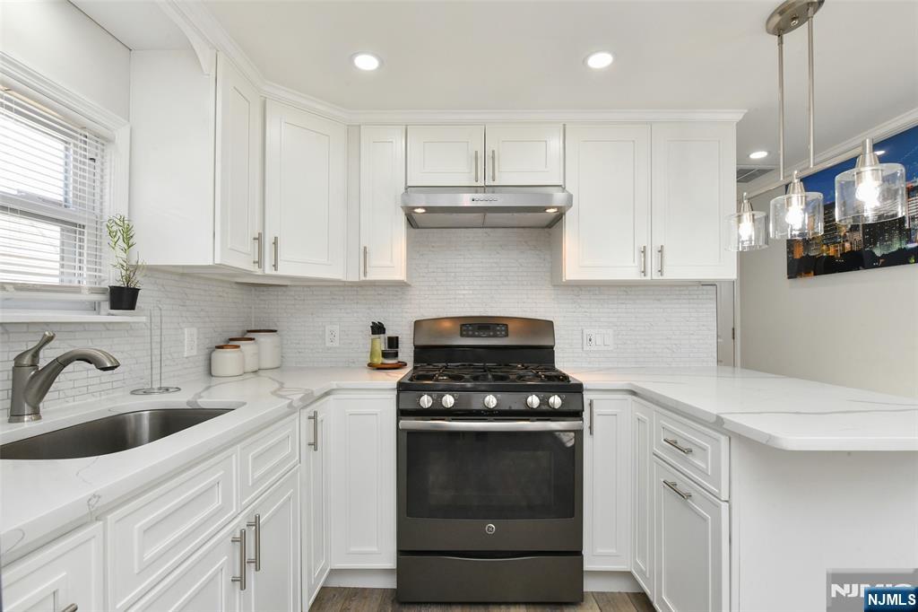 Homes for sale in Moonachie, NJ | 34 Helen Dr, Moonachie, NJ 07074 | MLS# 25041729