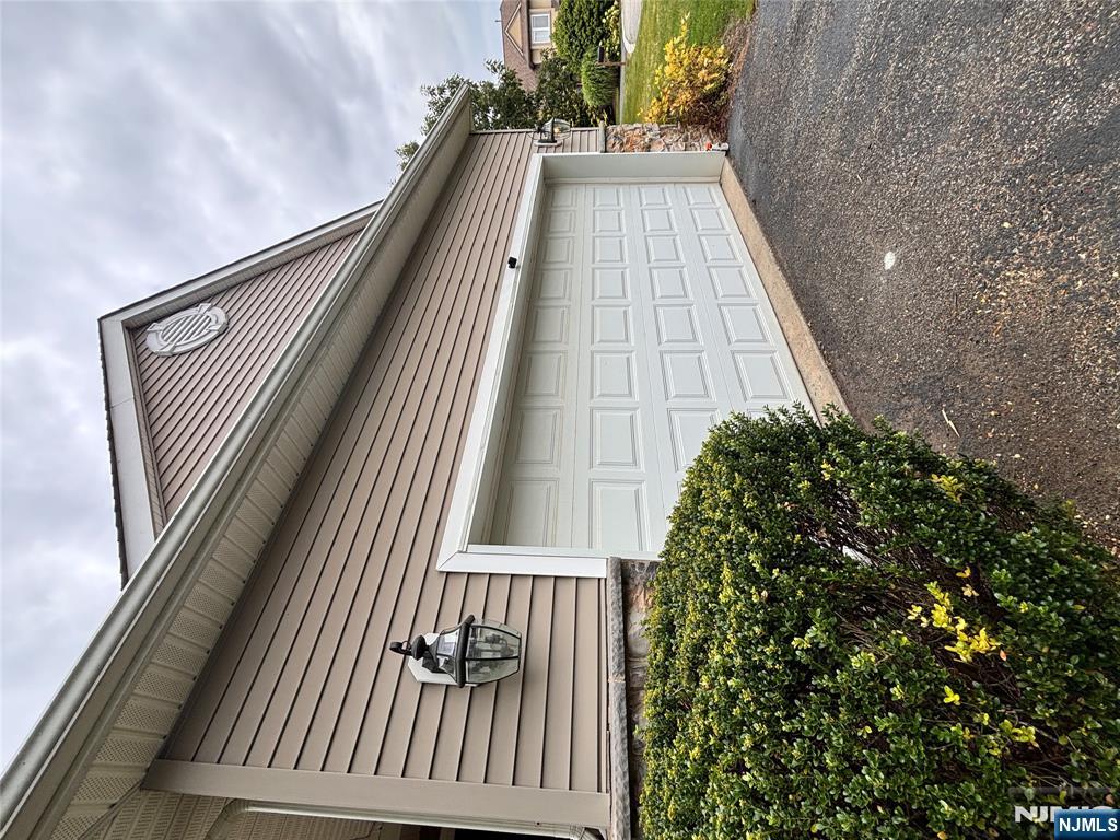 Homes for sale in Hamburg, NJ | 5 Little Tarn Ct, Hamburg, NJ 07419 | MLS# 25041759