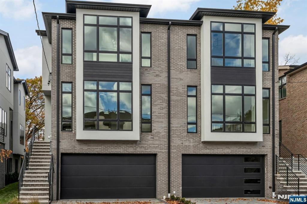 $1,589,000 Condo