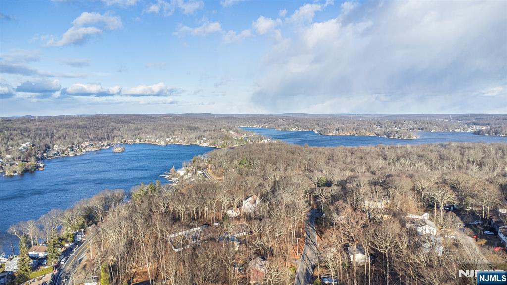 Homes for sale in Hopatcong, NJ | 354 Maxim Dr, Hopatcong, NJ 07843 | MLS# 25041905