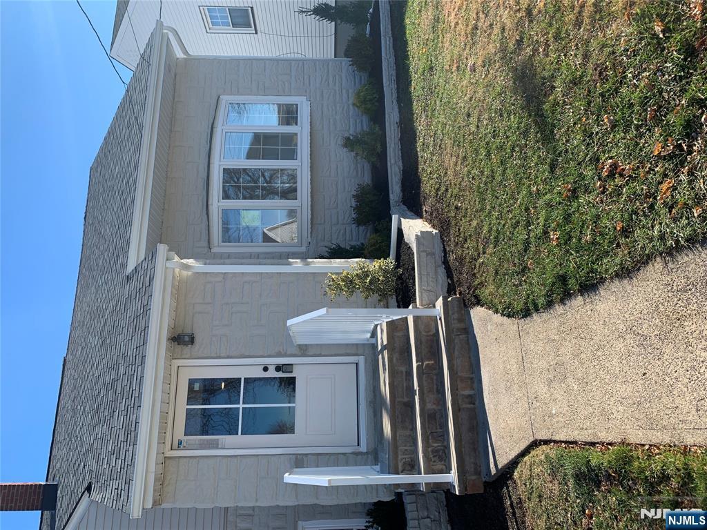 $849,999 Split Level