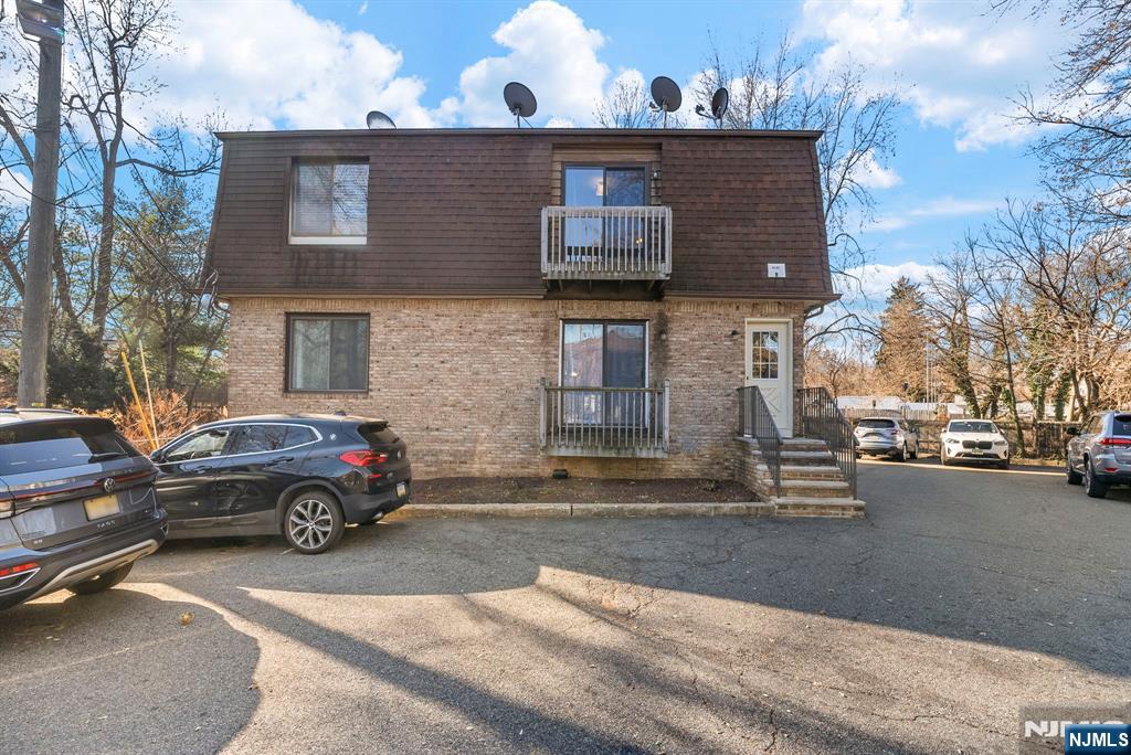 Homes for sale in Bloomfield, NJ | 2 10 Montgomery St #B3, Bloomfield, NJ 07003 | MLS# 25041982