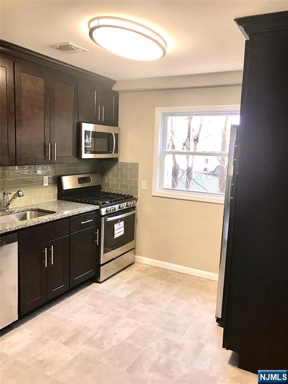 Homes for sale in Hackensack, NJ | 252 Berry St, Hackensack, NJ 07601 | MLS# 25042111