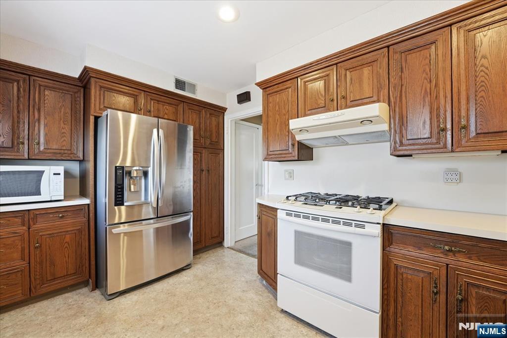 Homes for sale in Clifton, NJ | 51 Surrey Ln, Clifton, NJ 07012 | MLS# 25042143