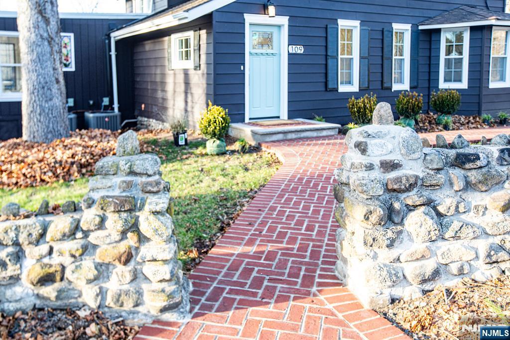 Homes for sale in Oakland, NJ | 109 Franklin Ave, Oakland, NJ 07436 | MLS# 25042161