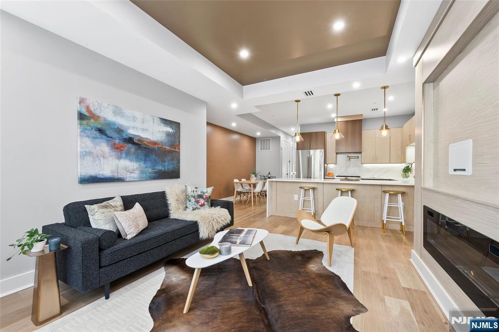 $899,000 Condo