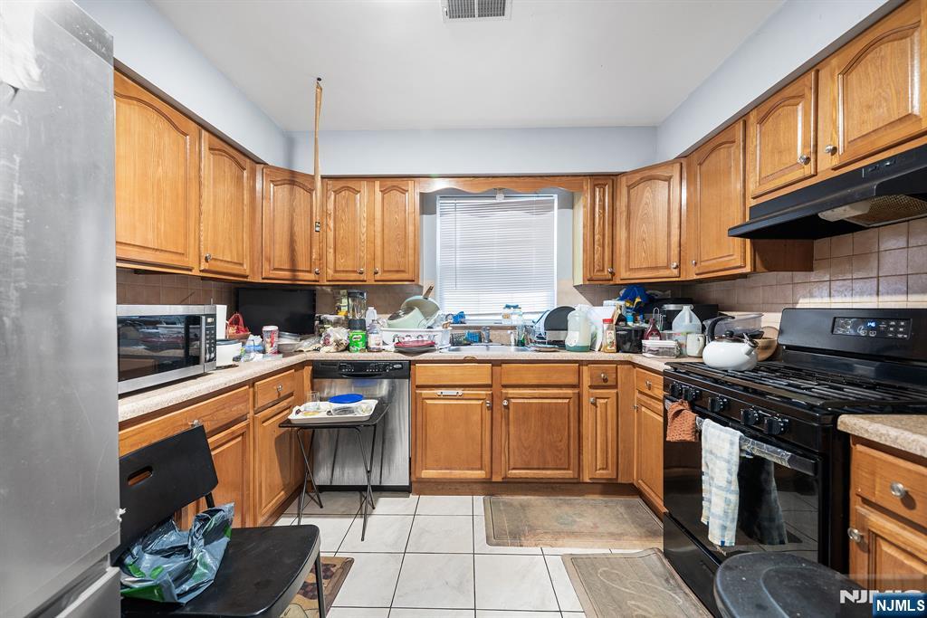 Homes for sale in Newark, NJ | 170 Johnson Ave, Newark, NJ 07108 | MLS# 25042338