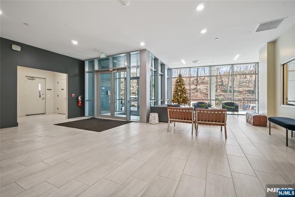 69 Main, #1502, Fort Lee, NJ 07024 Listing Photo  21