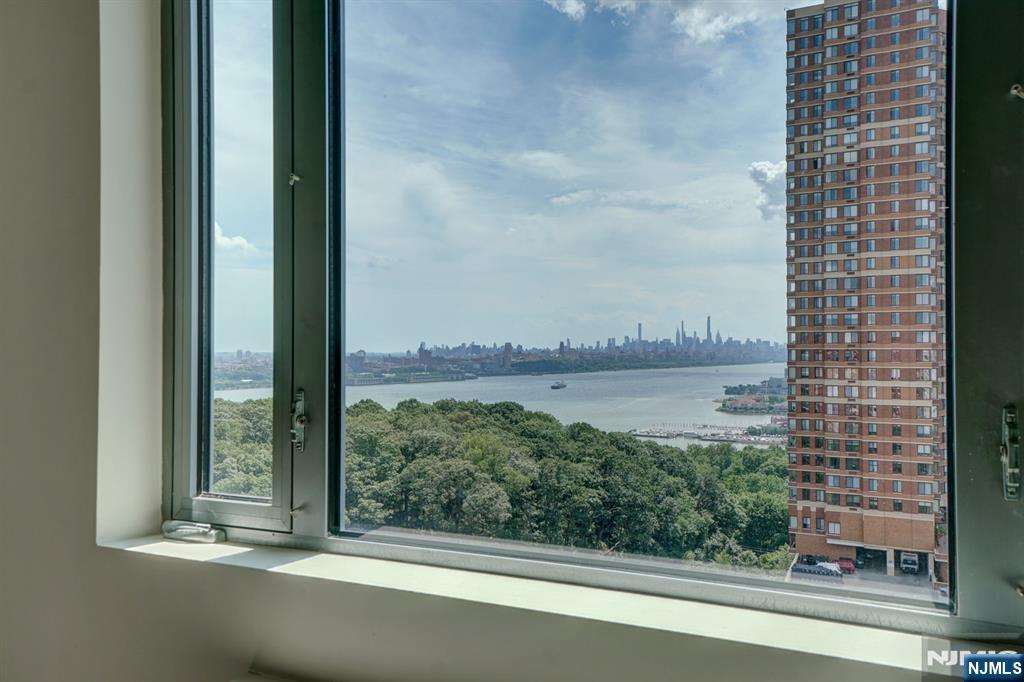 69 Main, #1502, Fort Lee, NJ 07024 Listing Photo  3