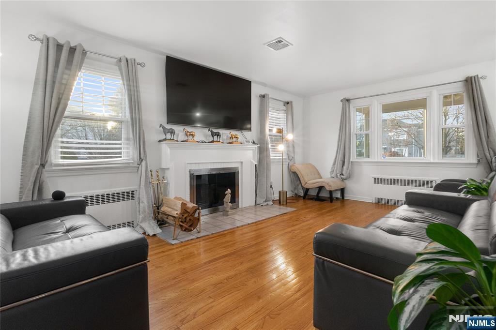 Homes for sale in Lodi, NJ | 163 Grove St, Lodi, NJ 07644 | MLS# 25042533