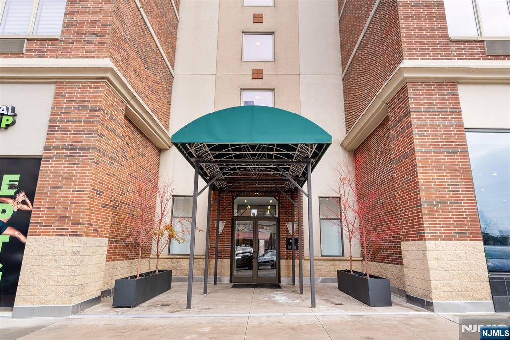 listing main picture