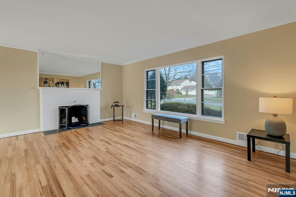 Homes for sale in Clifton, NJ | 6 Earnshaw Pl, Clifton, NJ 07013 | MLS# 25042733