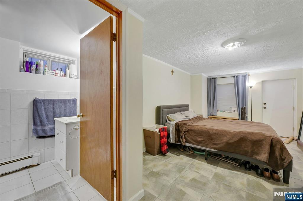 Homes for sale in North Arlington, NJ | 160 River Rd, North Arlington, NJ 07031 | MLS# 25042807