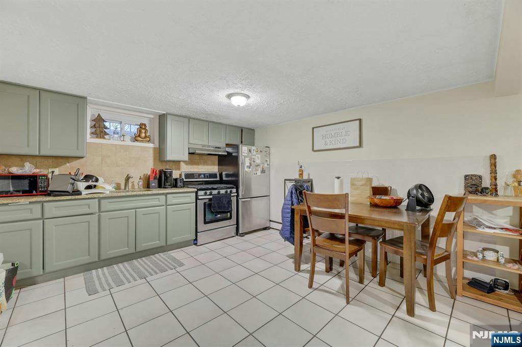 Homes for sale in North Arlington, NJ | 160 River Rd, North Arlington, NJ 07031 | MLS# 25042807