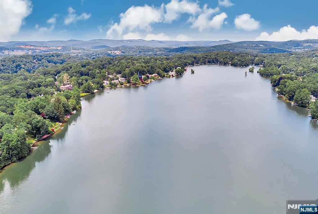 Homes for sale in Wayne, NJ | 525 Pines Lake Dr, Wayne, NJ 07470 | MLS# 25042906