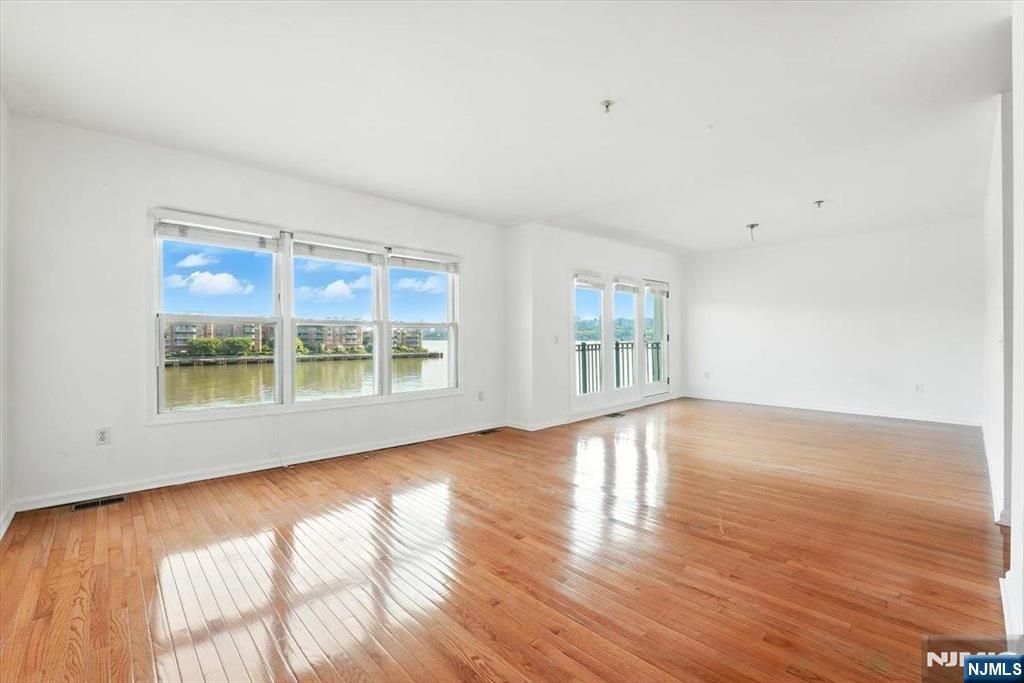 Homes for sale in Edgewater, NJ | 252 The Promenade #9-252, Edgewater, NJ 07020 | MLS# 25042928