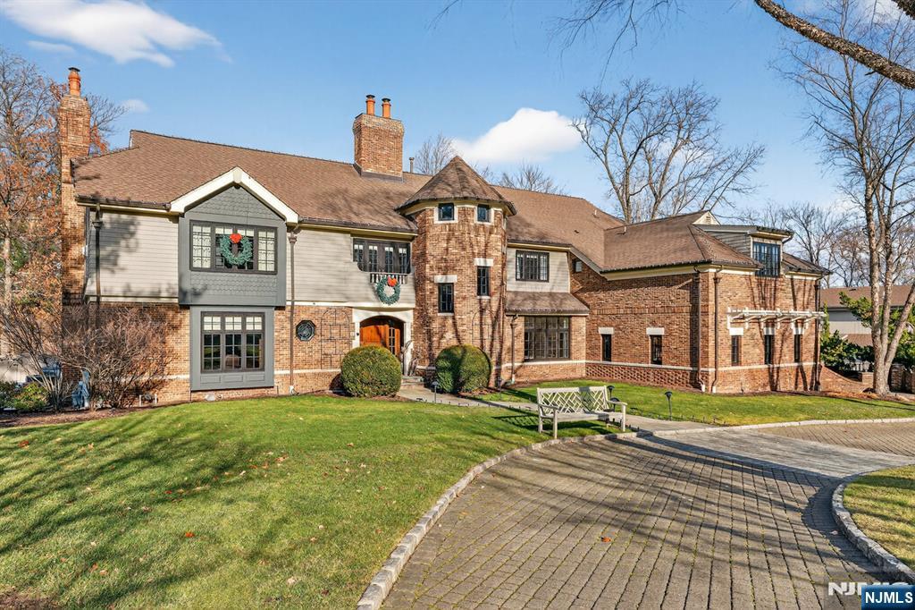 Homes for sale in North Caldwell, NJ | 54 Hamilton Dr, North Caldwell, NJ 07006 | MLS# 25043058