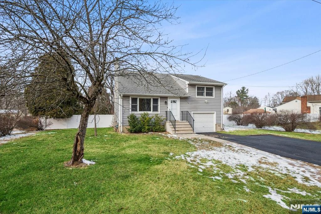 Homes for sale in Andover Twsp, NJ | 827 Limecrest Rd, Andover Twsp, NJ 07860 | MLS# 25043091