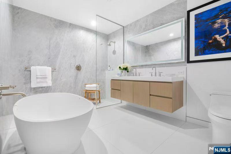 320 Adolphus Avenue, Cliffside Park, NJ, 07010