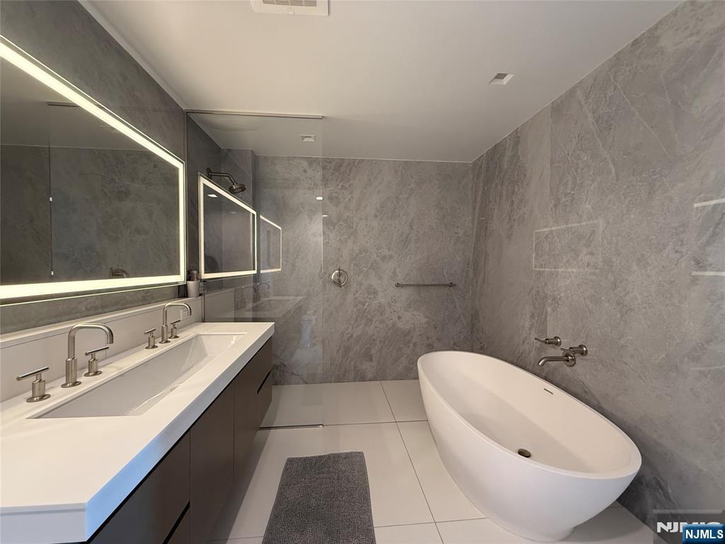 320 Adolphus Avenue, Cliffside Park, NJ, 07010