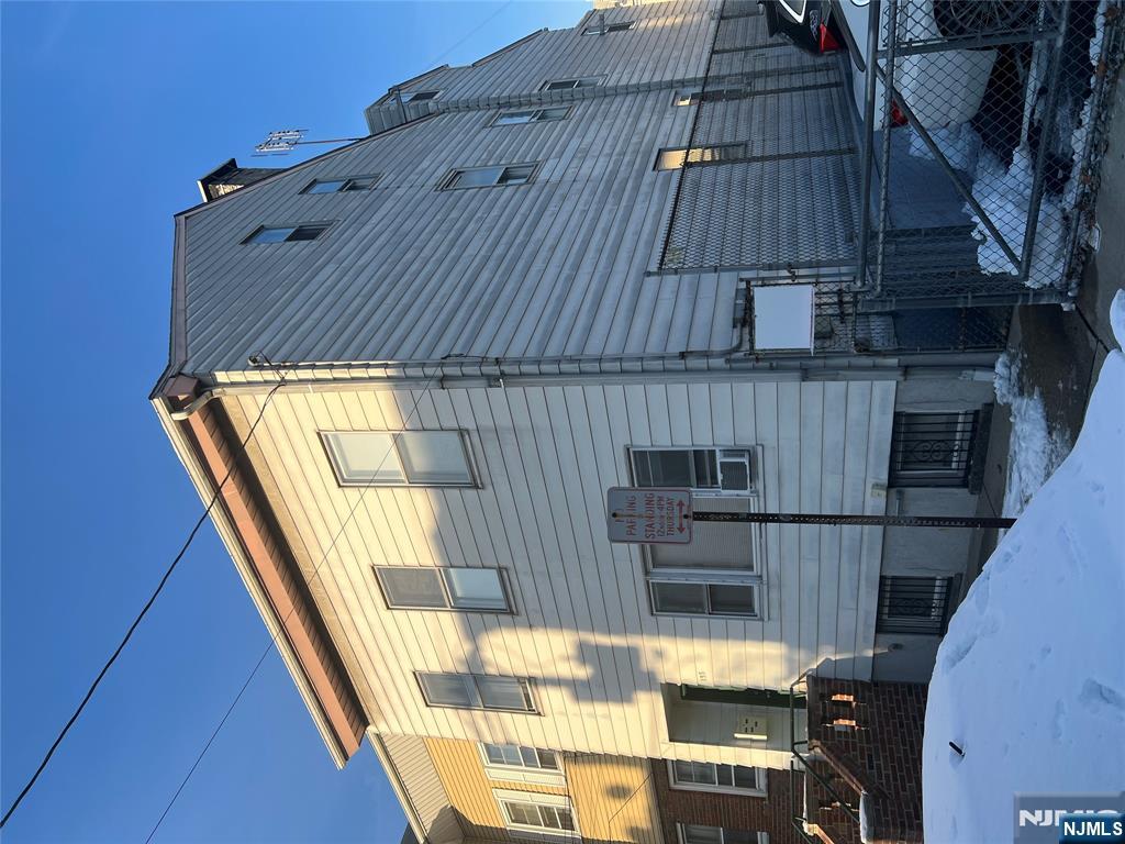 Homes for sale in Newark, NJ | 195 Walnut St, Newark, NJ 07105 | MLS# 25043120