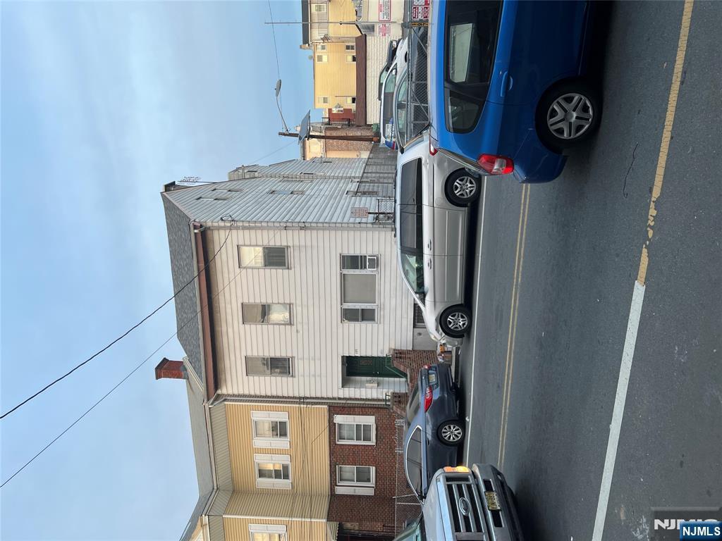 Homes for sale in Newark, NJ | 195 Walnut St, Newark, NJ 07105 | MLS# 25043120