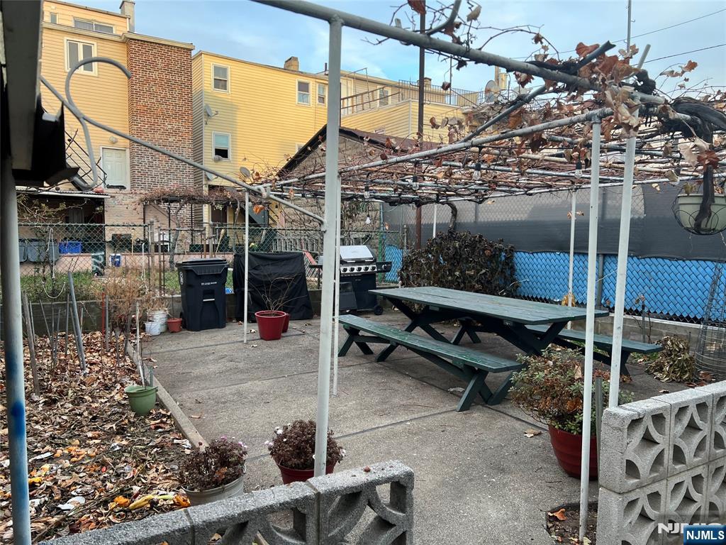 Homes for sale in Newark, NJ | 195 Walnut St, Newark, NJ 07105 | MLS# 25043120