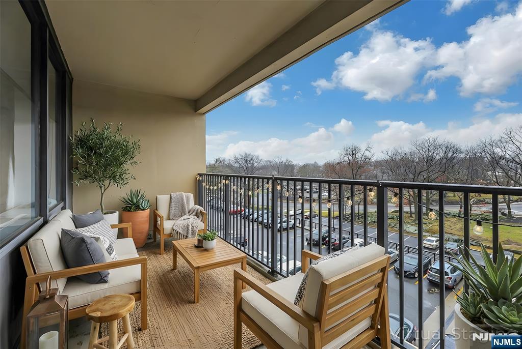 Homes for sale in Fort Lee, NJ | 6 Horizon #306, Fort Lee, NJ 07024 | MLS# 25043133