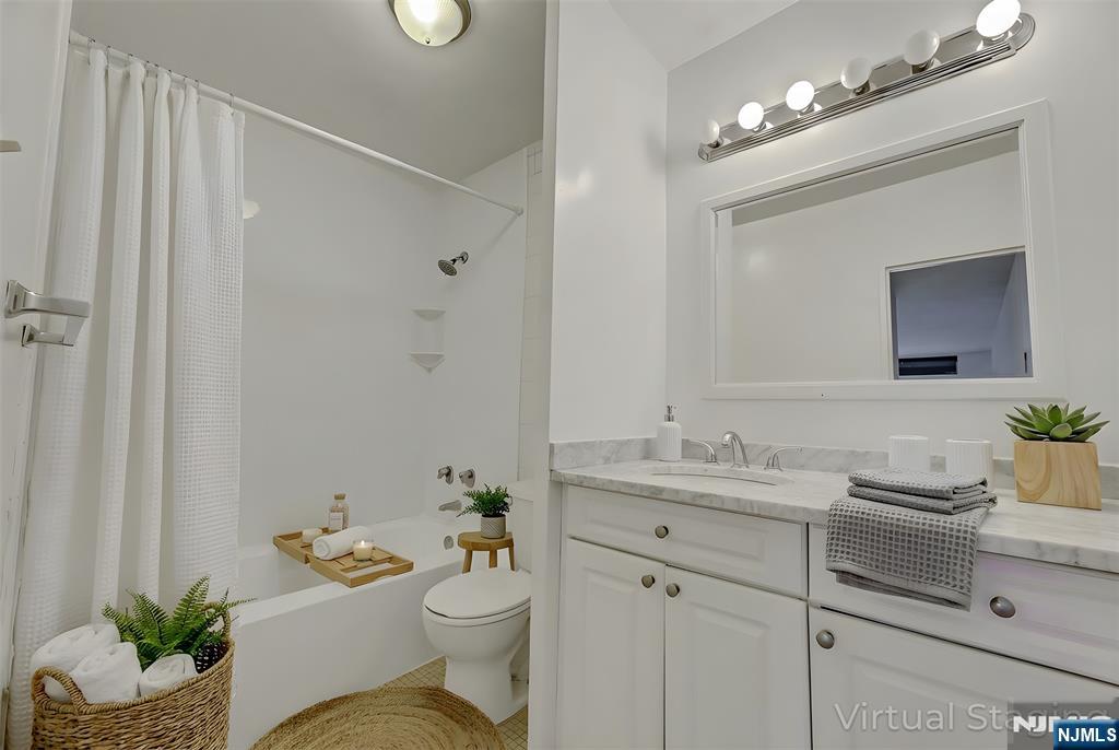 Homes for sale in Fort Lee, NJ | 6 Horizon #306, Fort Lee, NJ 07024 | MLS# 25043133