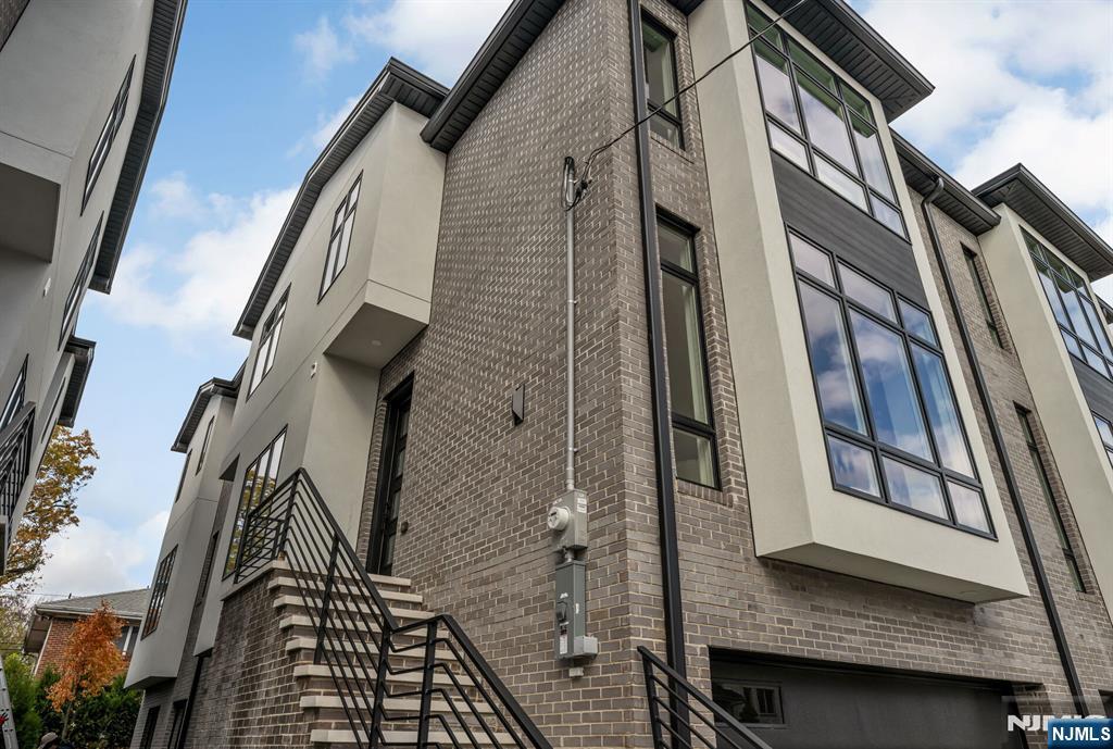 Homes for sale in Fort Lee, NJ | 2451 E Camner St #2451, Fort Lee, NJ 07024 | MLS# 25043195