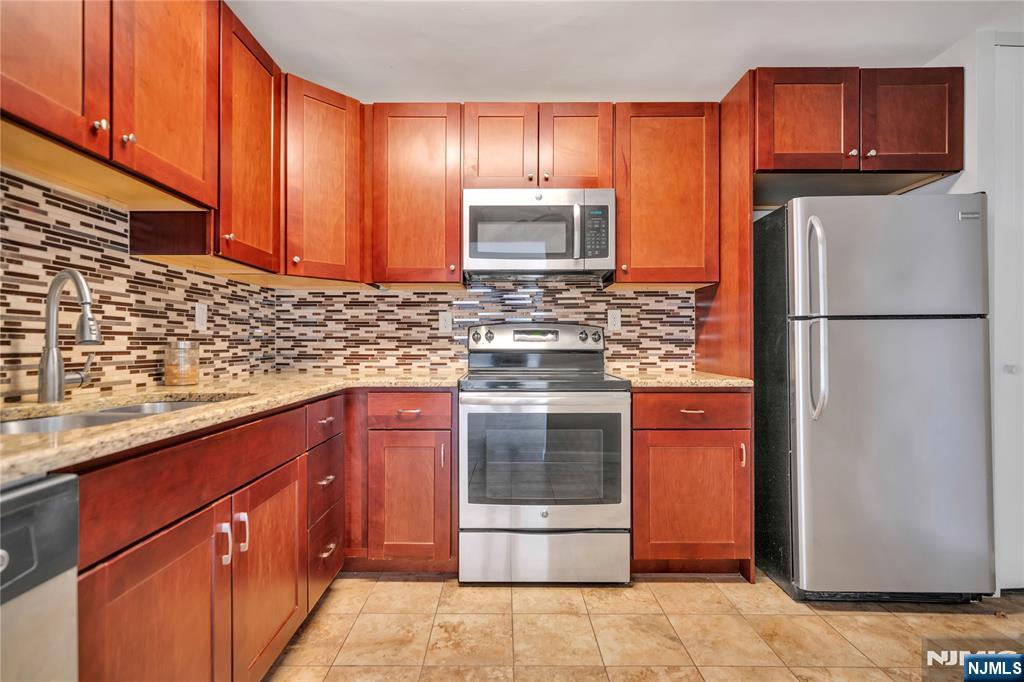 Homes for sale in Cliffside Park, NJ | 770 Anderson Ave #15A, Cliffside Park, NJ 07010 | MLS# 25043270
