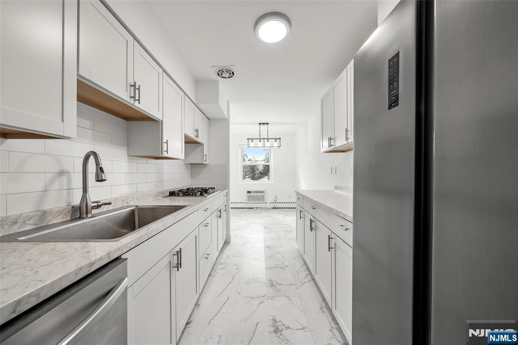 Homes for sale in Fort Lee, NJ | 2200 Center Ave #D1, Fort Lee, NJ 07024 | MLS# 25043327