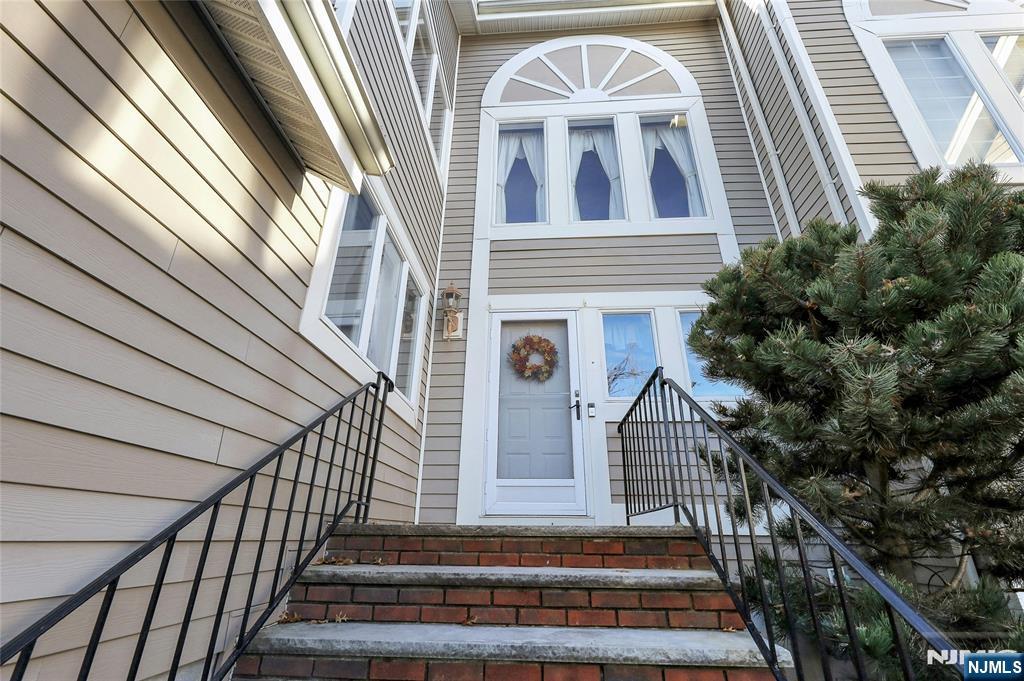 Homes for sale in Wayne, NJ | 10 Greenup Ct, Wayne, NJ 07470 | MLS# 25043345