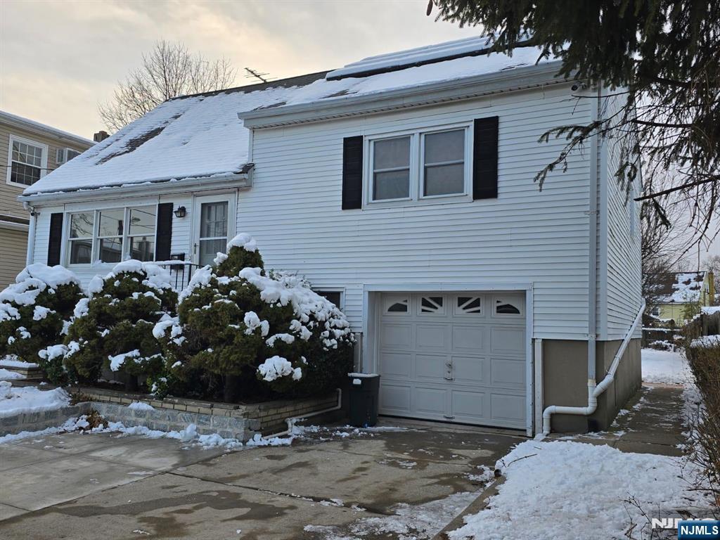 Homes for sale in Little Ferry, NJ | 53 Petersilge Dr, Little Ferry, NJ 07643 | MLS# 25043359