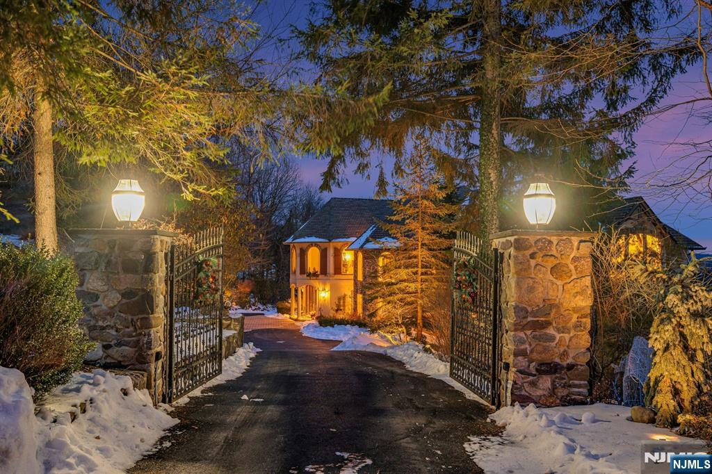 Homes for sale in Kinnelon Borough, NJ | 5 Summit Ter, Kinnelon Borough, NJ 07405 | MLS# 25043388