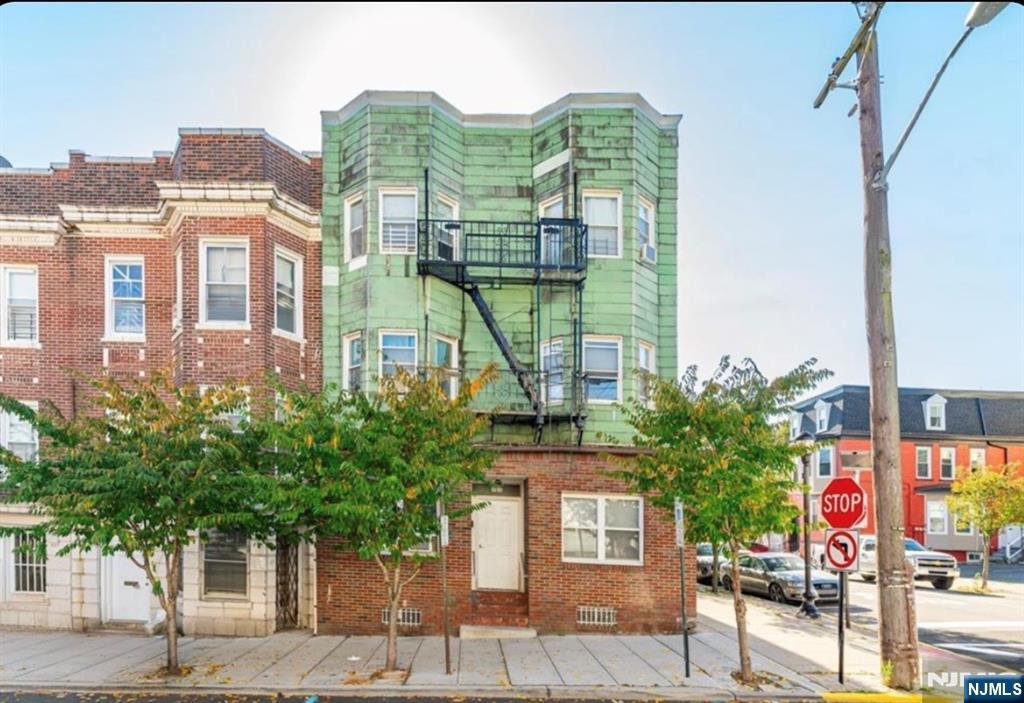 Homes for sale in Union City, NJ | 123 47th St, Union City, NJ 07087 | MLS# 25043431