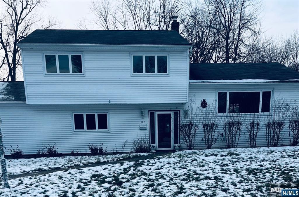 $599,999 Split Level