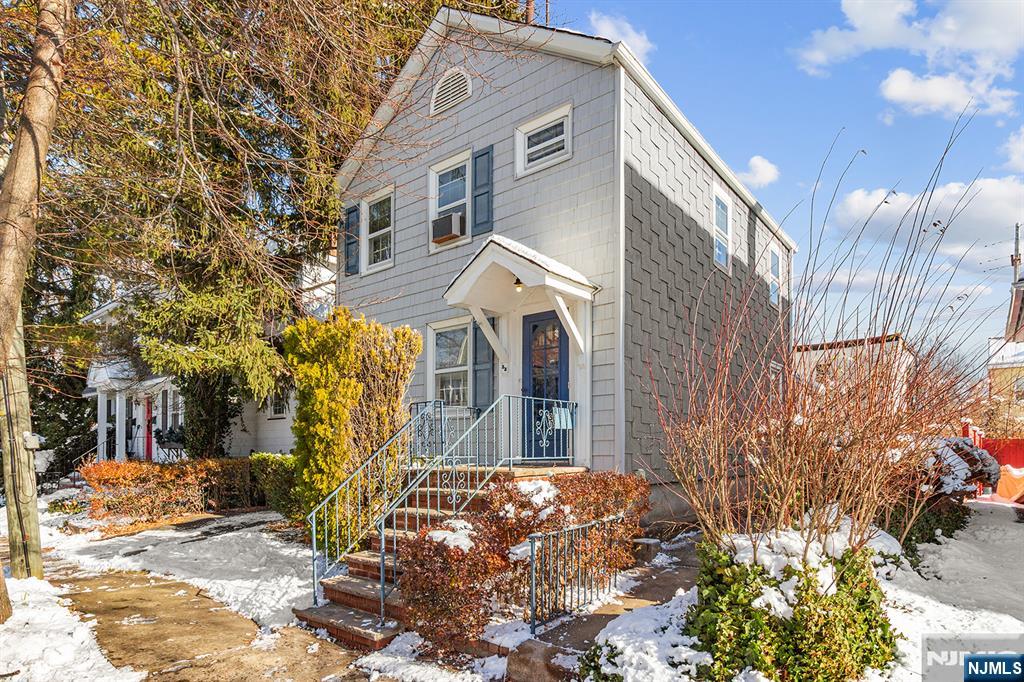 Homes for sale in Bloomfield, NJ | 33 Oak St, Bloomfield, NJ 07003 | MLS# 25043465