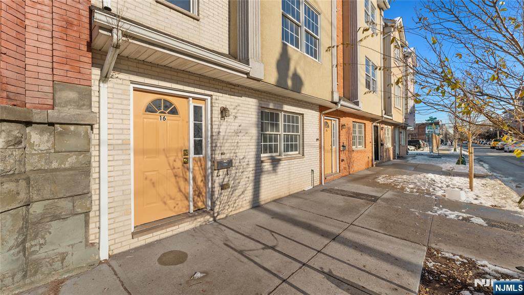 Homes for sale in Newark, NJ | 16 Kinney St, Newark, NJ 07102 | MLS# 25043493