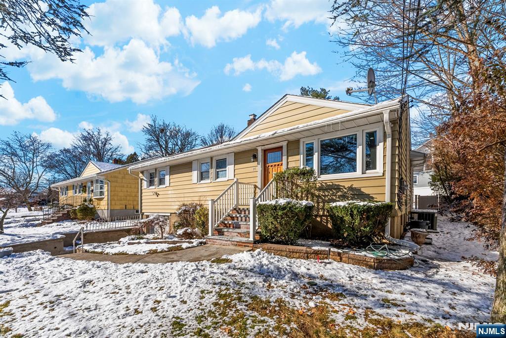 Homes for sale in Clifton, NJ | 14 Weeks Ct, Clifton, NJ 07013 | MLS# 25043509