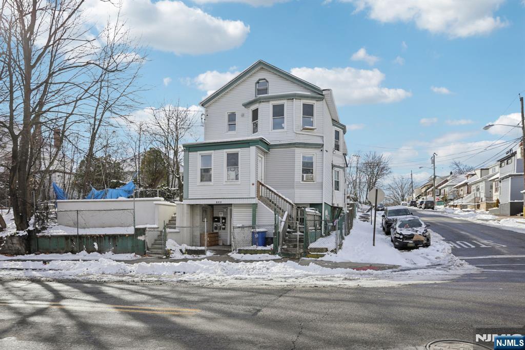 153 Fleming Ave, Newark City, NJ, 07105-4982