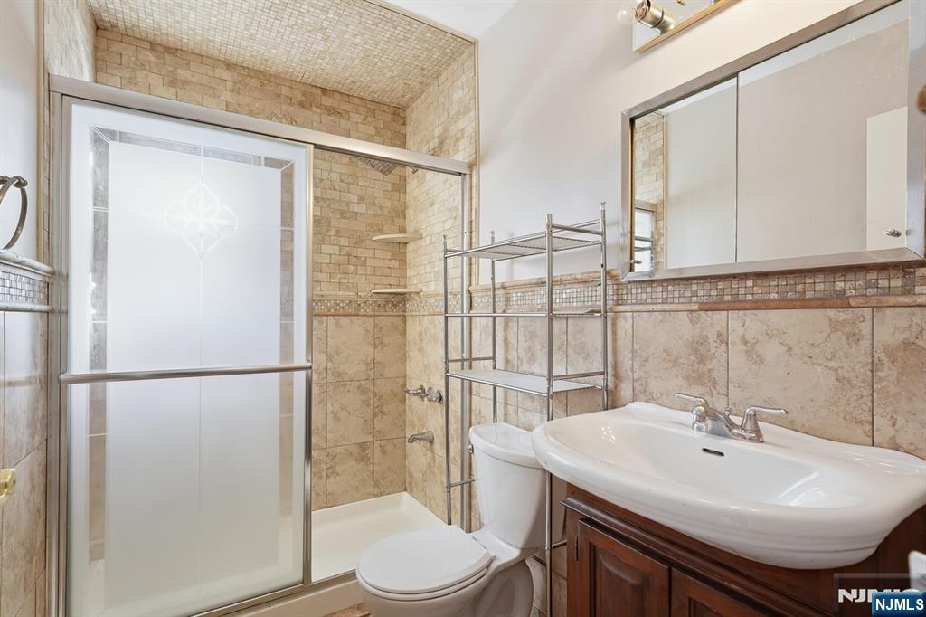 Homes for sale in Wayne, NJ | 28 Knox Ter, Wayne, NJ 07470 | MLS# 25043610