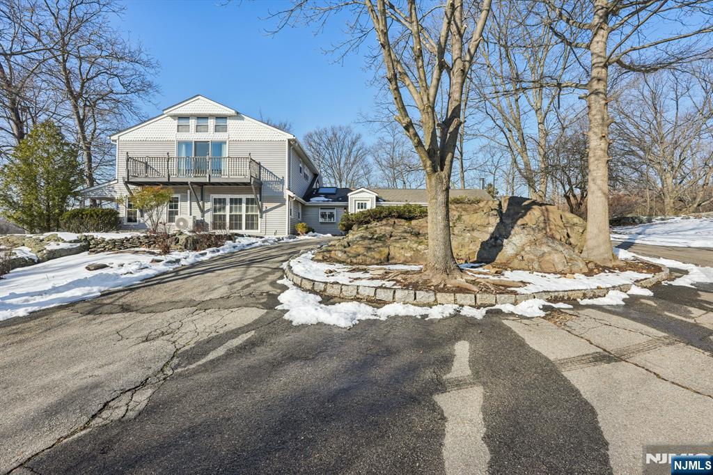 Homes for sale in North Haledon, NJ | 14 Manor Rd, North Haledon, NJ 07508 | MLS# 25043632