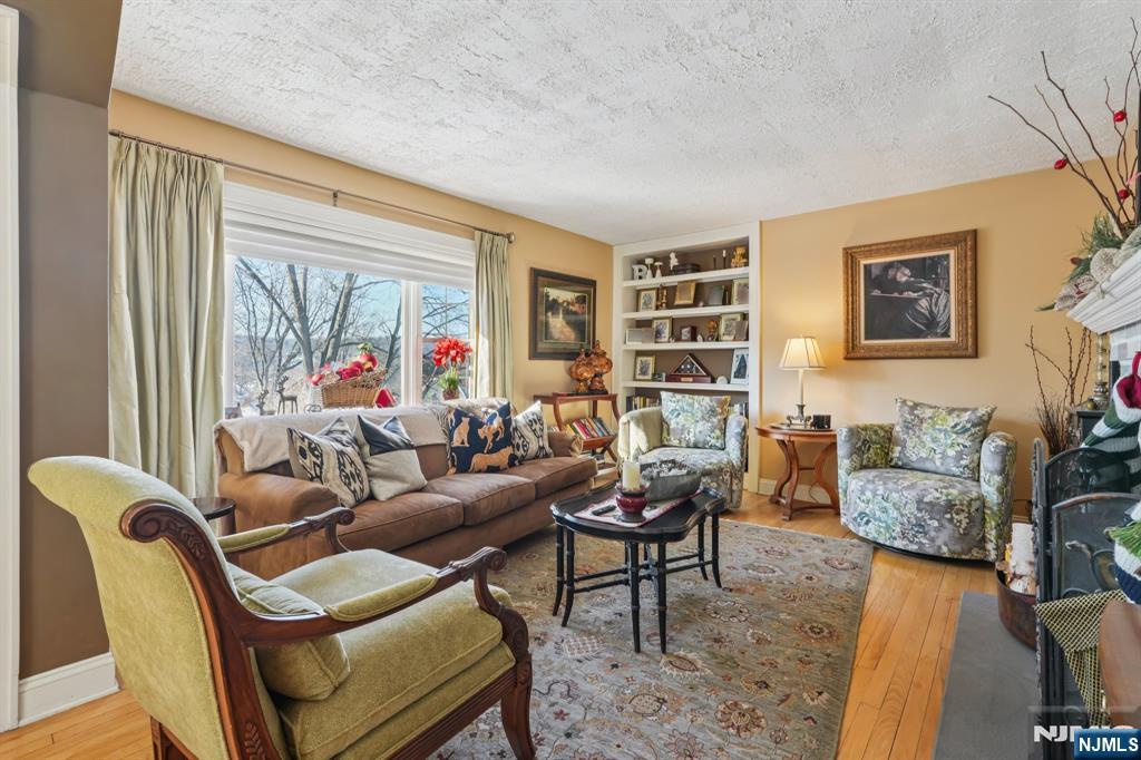 Homes for sale in North Haledon, NJ | 14 Manor Rd, North Haledon, NJ 07508 | MLS# 25043632