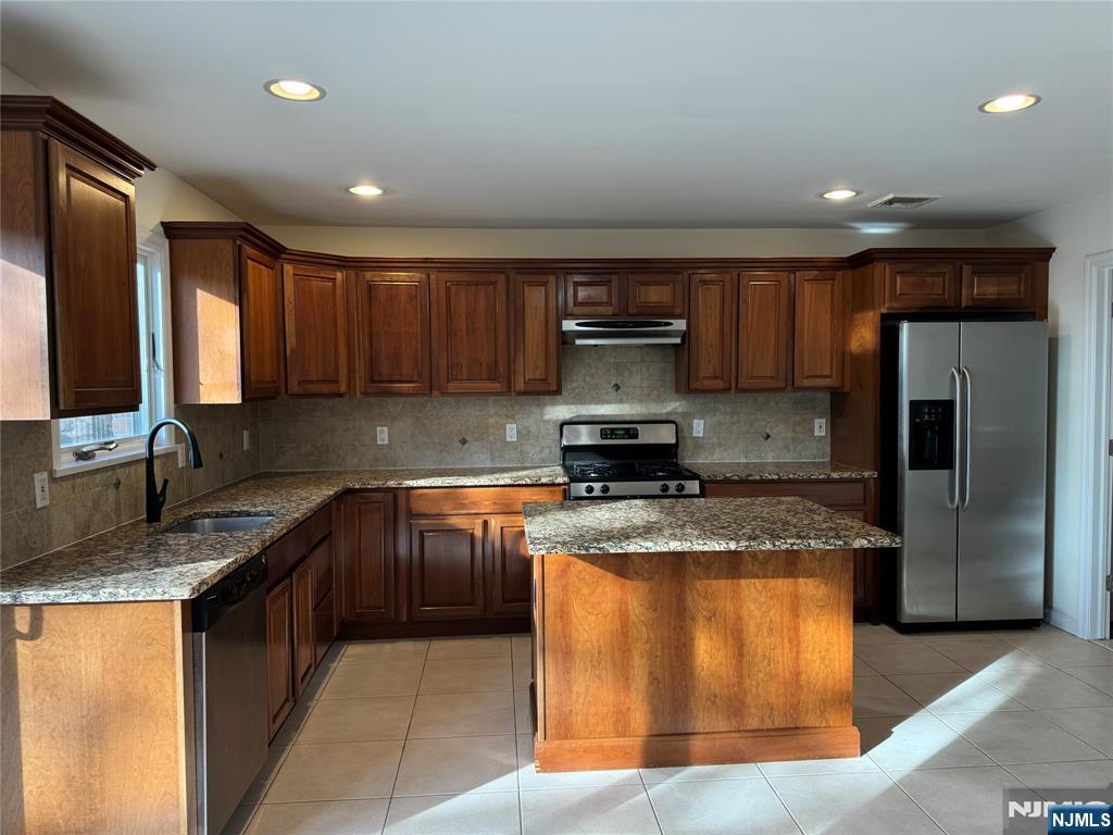 Homes for sale in Palisades Park, NJ | 535b Lawn Ave #B, Palisades Park, NJ 07650 | MLS# 25043660