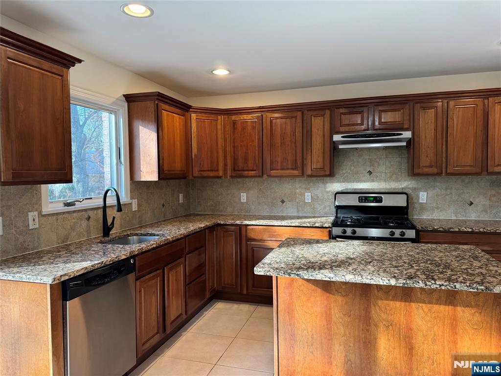 Homes for sale in Palisades Park, NJ | 535B Lawn Ave #B, Palisades Park, NJ 07650 | MLS# 25043660