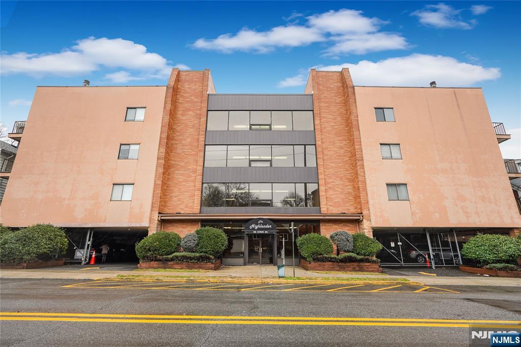 Homes for sale in Cliffside Park, NJ | 390 Gorge Rd #402, Cliffside Park, NJ 07010 | MLS# 25043678