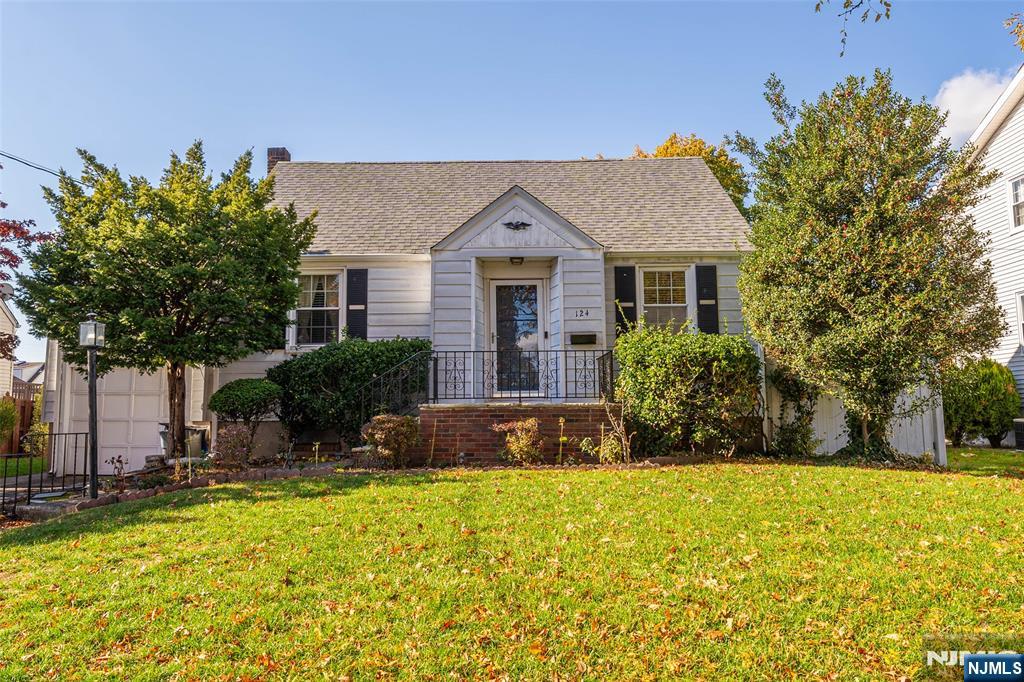 Homes for sale in Rochelle Park, NJ | 124 Hazley Ave, Rochelle Park, NJ 07662 | MLS# 25043720